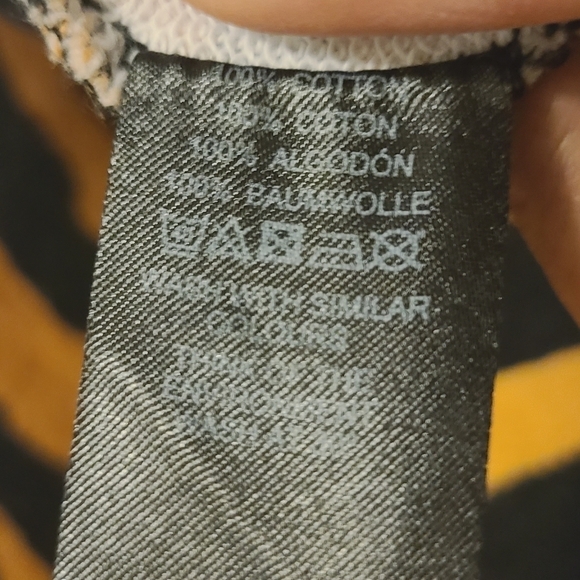 ASOS Design | Women's All Over Animal Zebra Printed Sweatshirt (US Size 24) - Picture 5 of 13